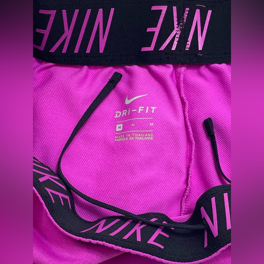 Women’s size medium. Nike “Dry Training” athletic shorts. 5” inseam - Picture 4 of 4